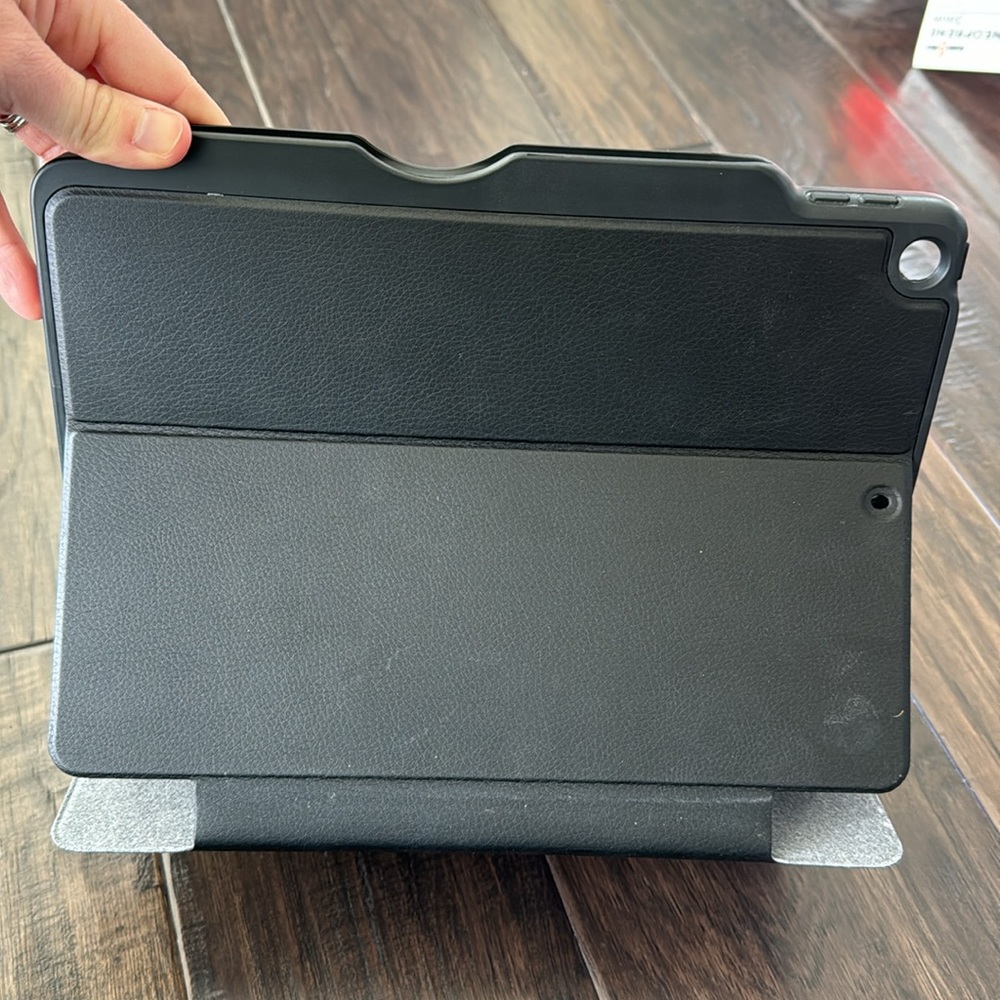 iPad case - Picture 3 of 9